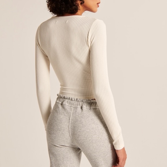 NWT Light Grey Long-Sleeve Ribbed Wrap Top - Picture 6 of 11